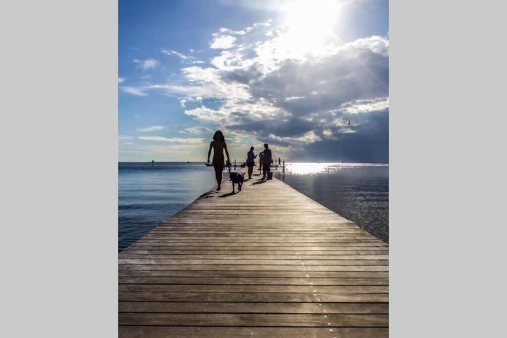 River Delight,Studio109, Beach & Pool Steps Away + Wifi Ruskin Eksteriør billede