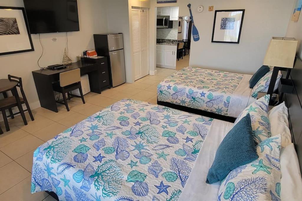 River Delight,Studio109, Beach & Pool Steps Away + Wifi Ruskin Eksteriør billede