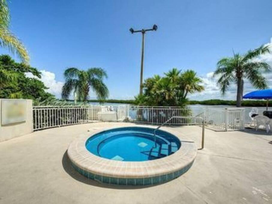River Delight,Studio109, Beach & Pool Steps Away + Wifi Ruskin Eksteriør billede